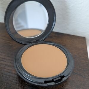Cover FX Pressed Mineral Foundation Shade G40 - New